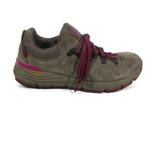 S944 GUC $200 Danner Mountain Boots 600 size 9